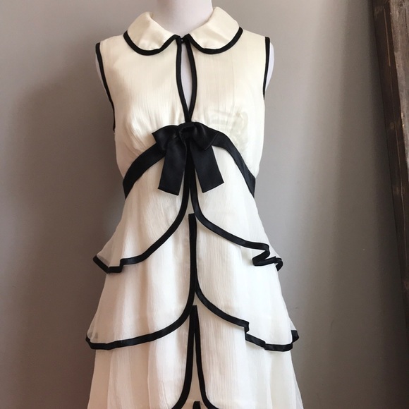 Delightful Betsy Johnson keyhole dress - Picture 2 of 6